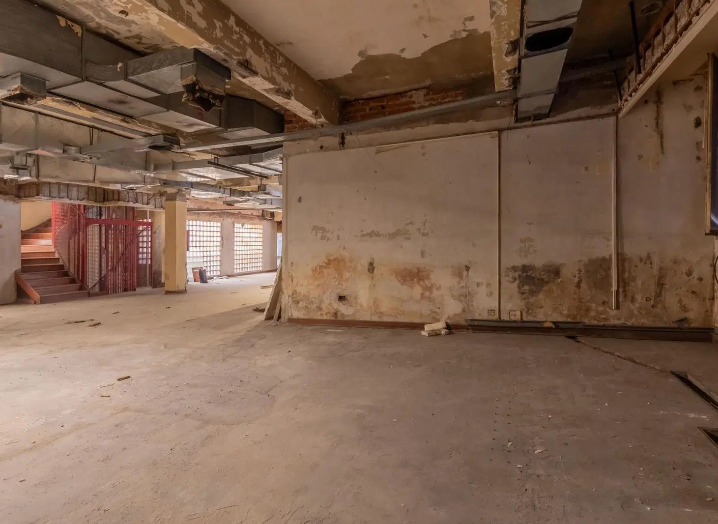 En venta, edificio comercial a reciclar, en Monserrat. 2