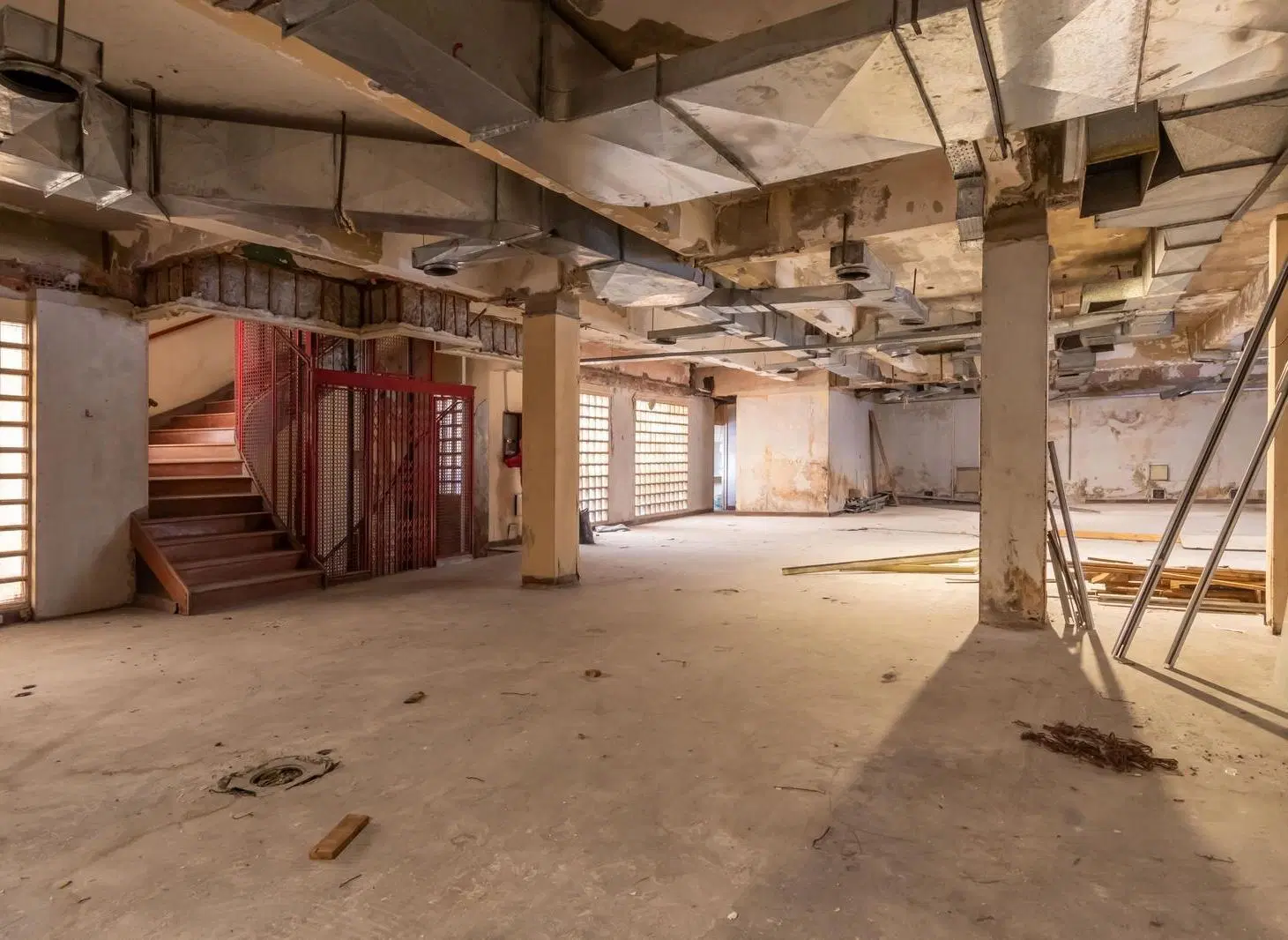 En venta, edificio comercial a reciclar, en Monserrat. 5