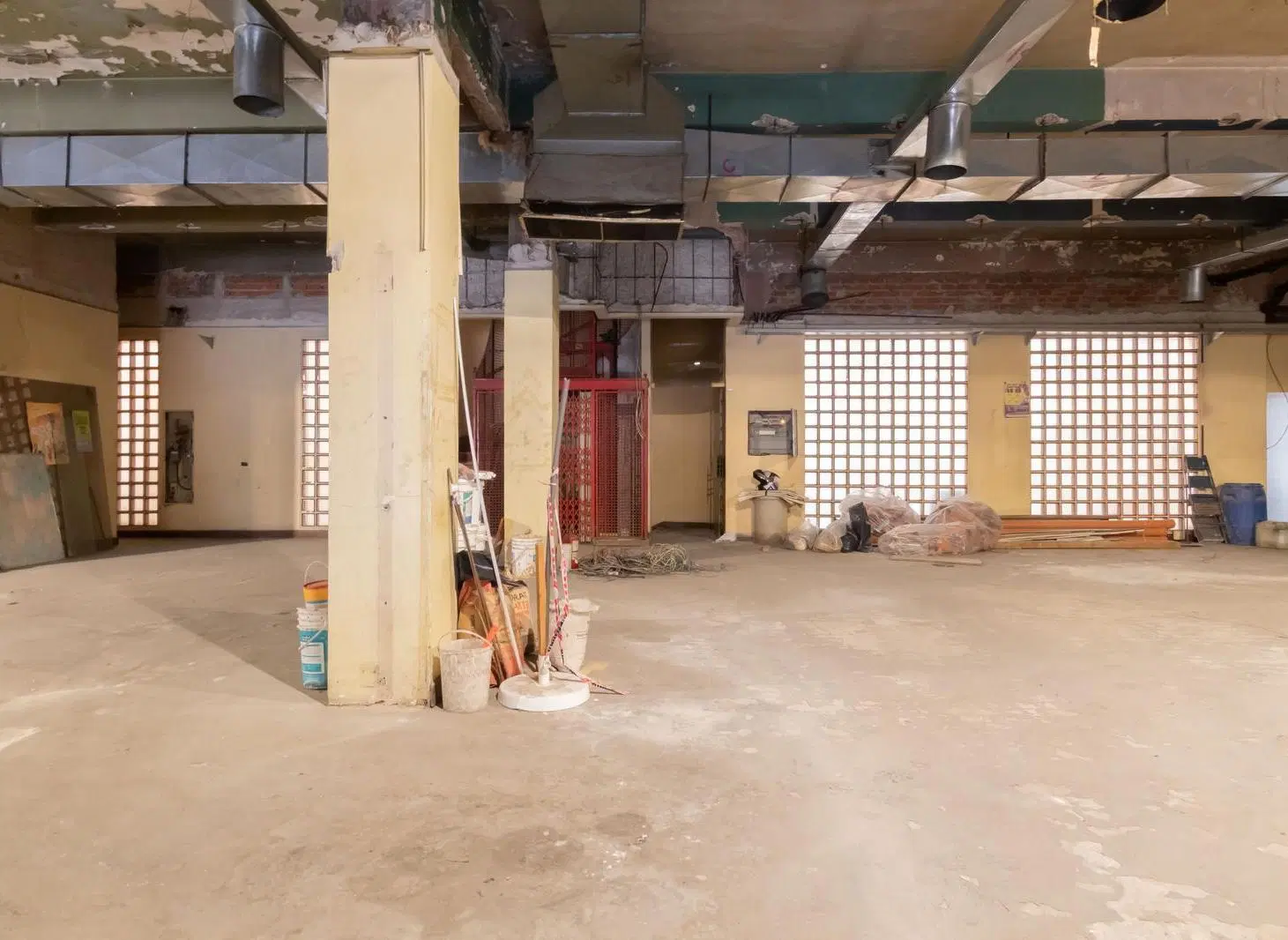 En venta, edificio comercial a reciclar, en Monserrat. 3