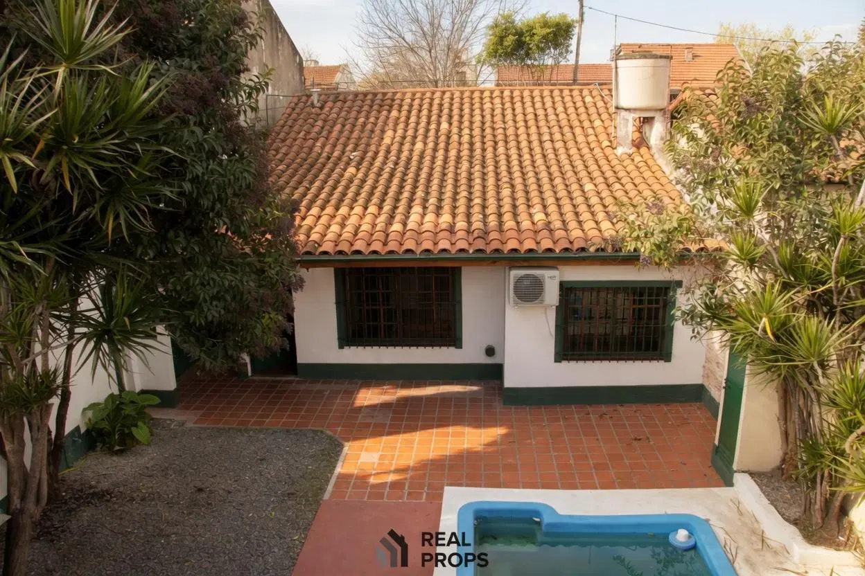 VENTA Casa 3 ambientes con Garage, Pileta, Parrilla y Dependencia en Villa Ballester 3