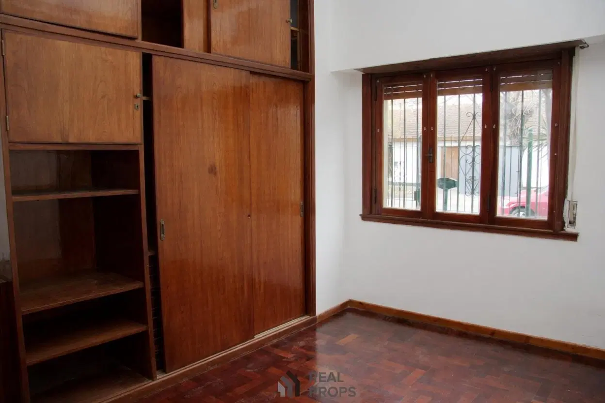 VENTA Casa 3 ambientes con Garage, Pileta, Parrilla y Dependencia en Villa Ballester 4