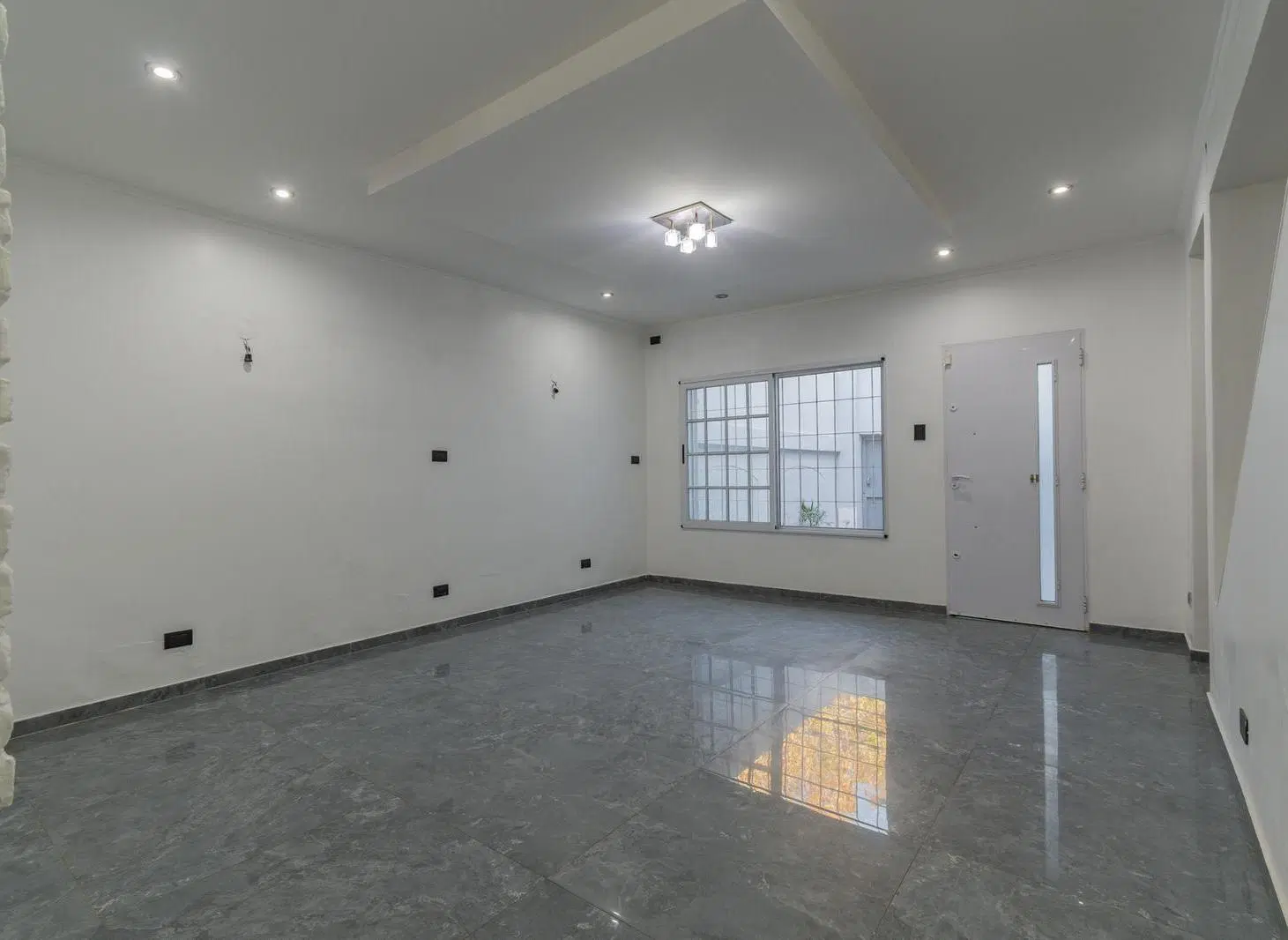Venta PH al Frente de 4 Ambientes con Garaje, Doble Patio y Terraza - Santos Lugares 5