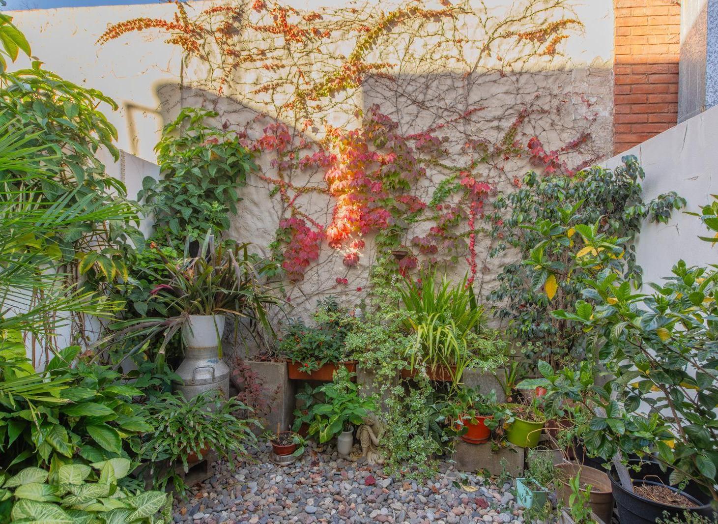 Duplex en venta de 3 ambientes con patio y cochera en Villa Sarmiento