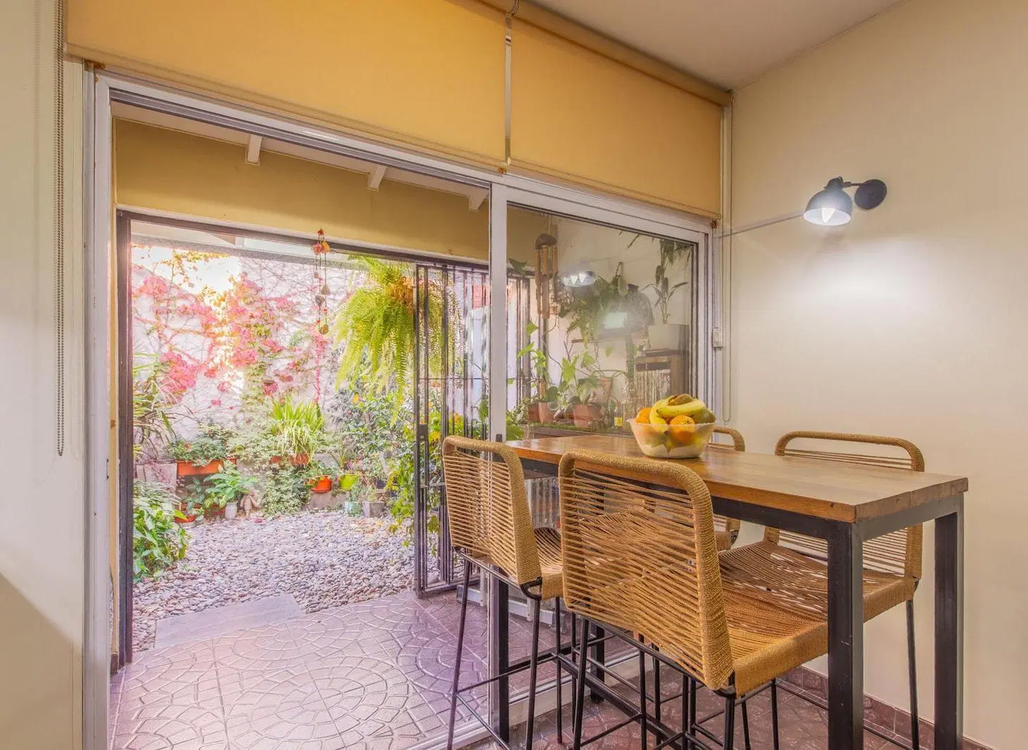 Duplex en venta de 3 ambientes con patio y cochera en Villa Sarmiento 4
