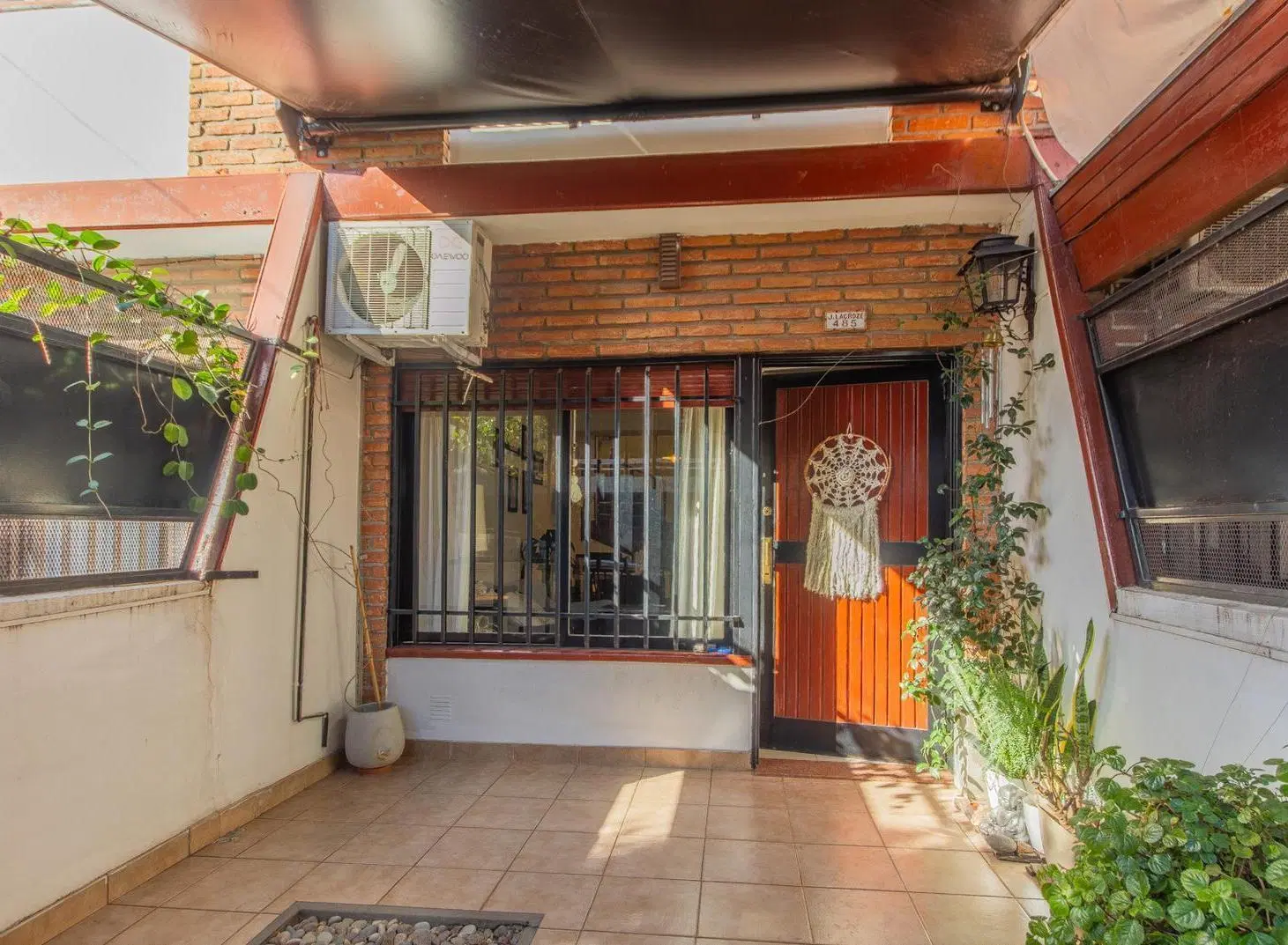 Duplex en venta de 3 ambientes con patio y cochera en Villa Sarmiento 5