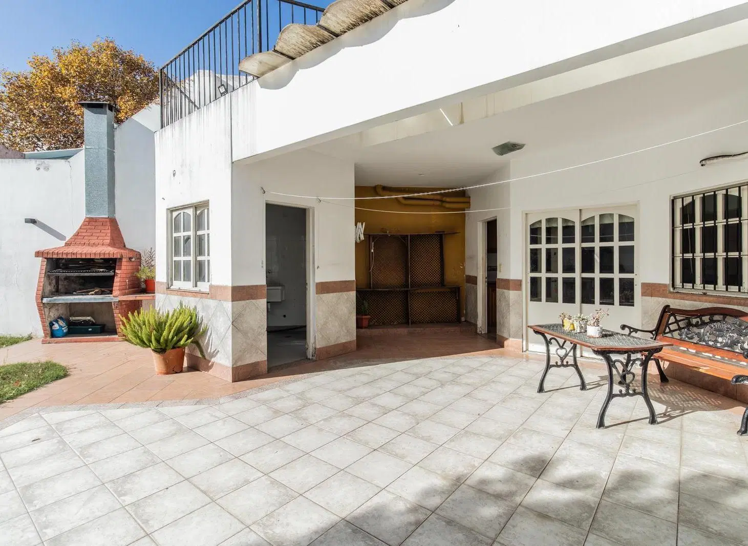 Casa en venta de 4 ambientes con jardín, suite y cochera cubierta en Mataderos 5