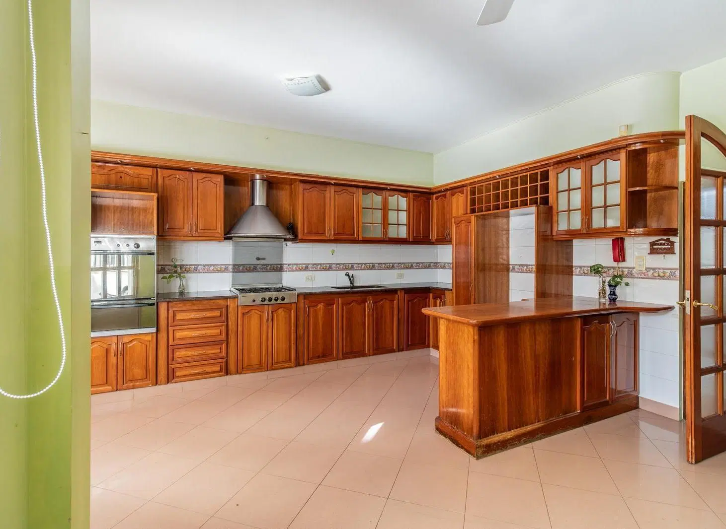 Casa en venta de 4 ambientes con jardín, suite y cochera cubierta en Mataderos 2