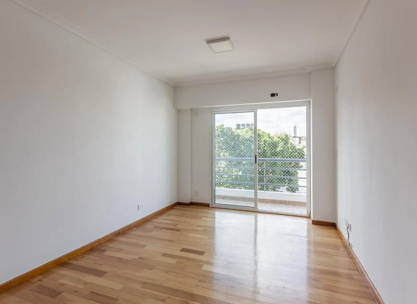 Departamento en venta de 3 Ambientes con Balcón en Caseros 8