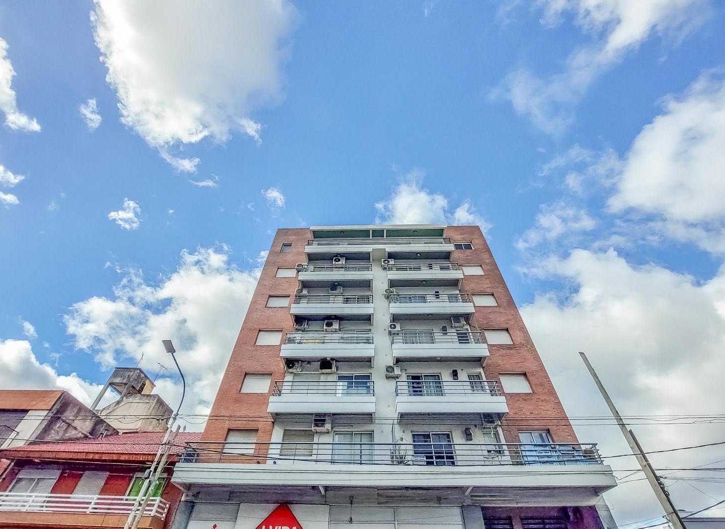 Departamento en venta de 3 Ambientes con Balcón en Caseros