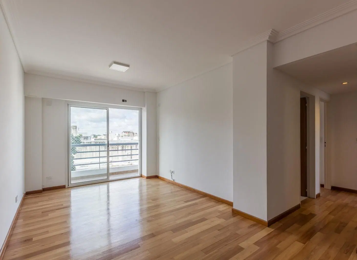 Departamento en venta de 3 Ambientes con Balcón en Caseros 2