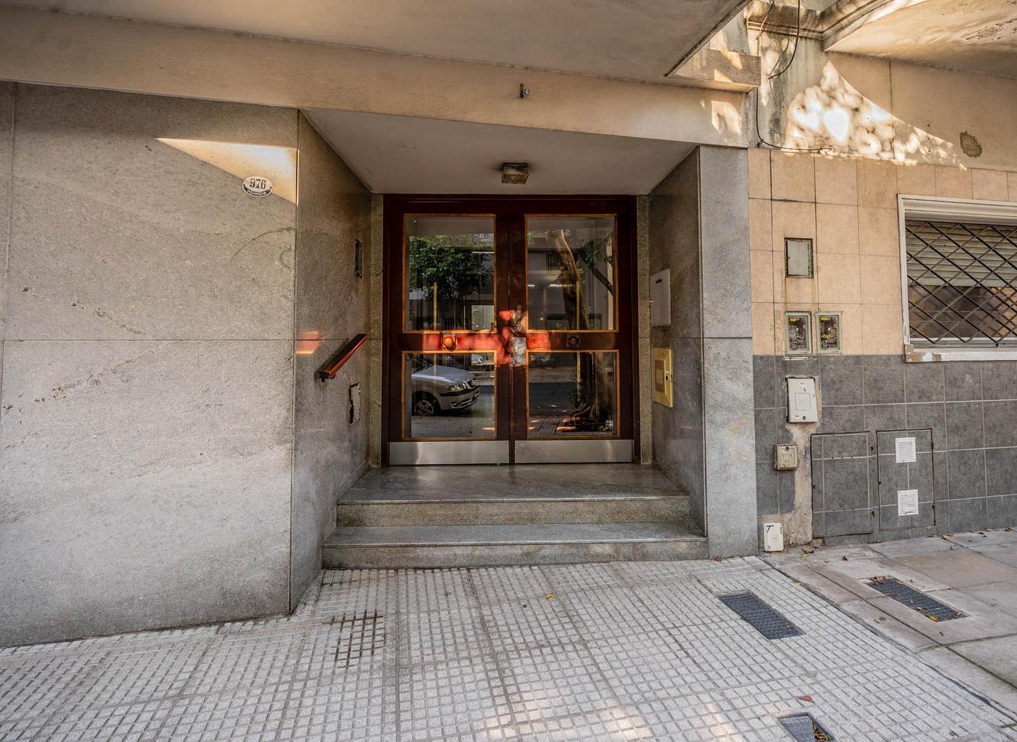 Departamento en venta de 3 ambientes con patio, lavadero y jardín en San Cristobal