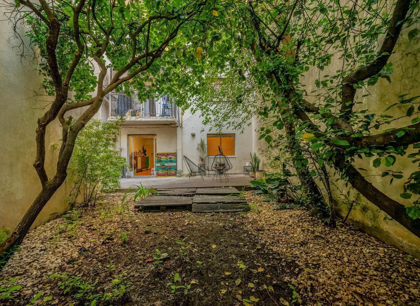Departamento en venta de 3 ambientes con patio, lavadero y jardín en San Cristobal 2