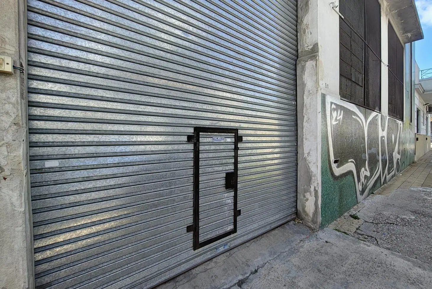 VENTA Depósito con doble altura y oficina  en Villa Lynch PERMUTA 3