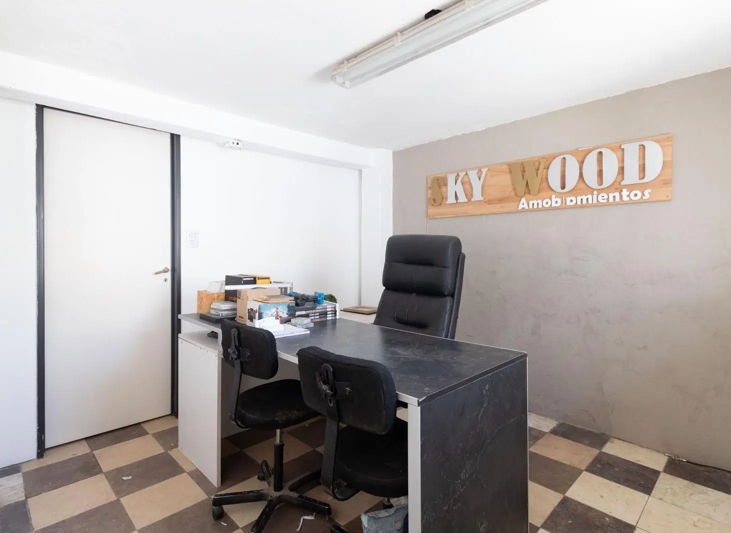 VENTA Depósito con doble altura y oficina  en Villa Lynch PERMUTA 5