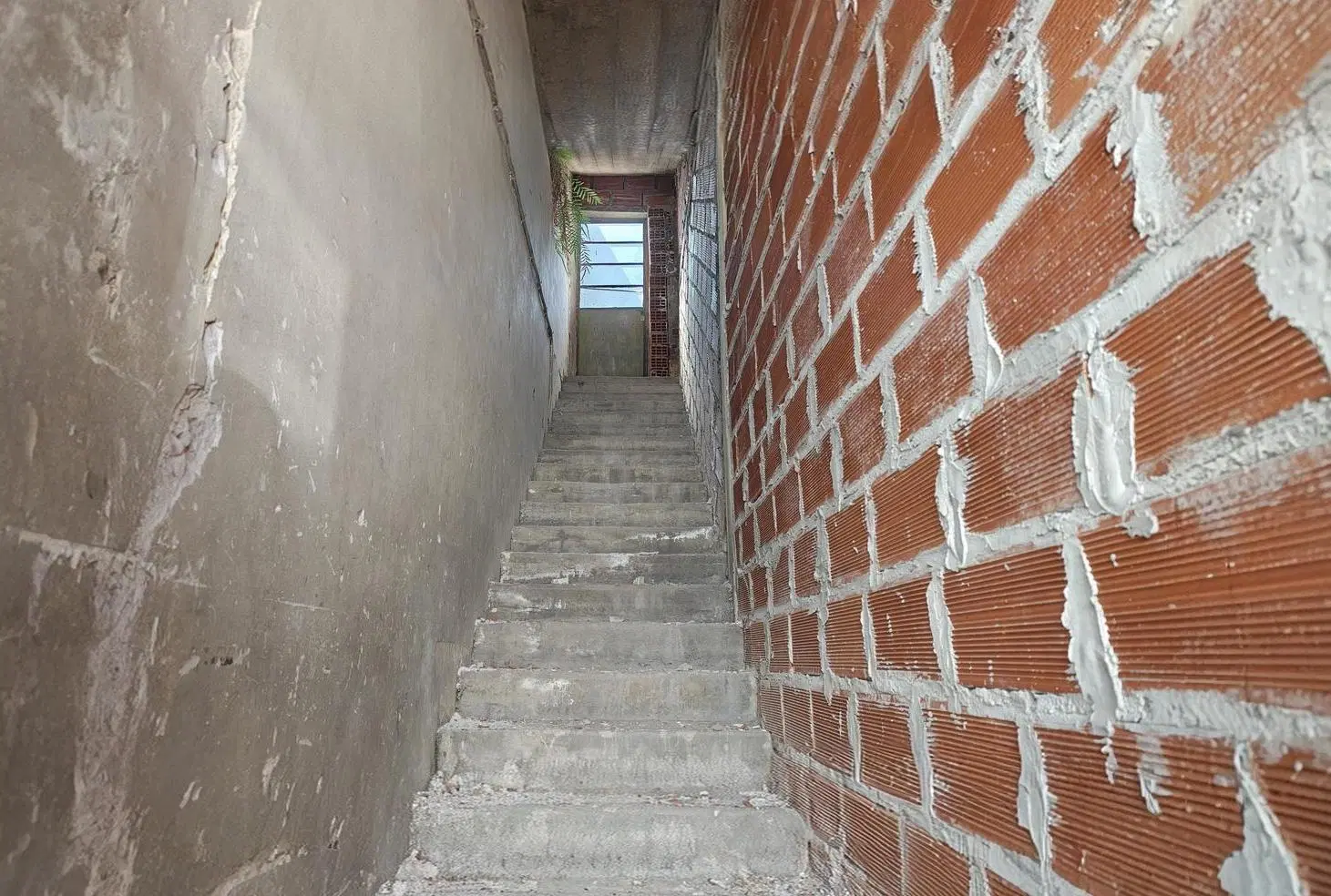 VENTA Depósito con doble altura y oficina  en Villa Lynch PERMUTA 2