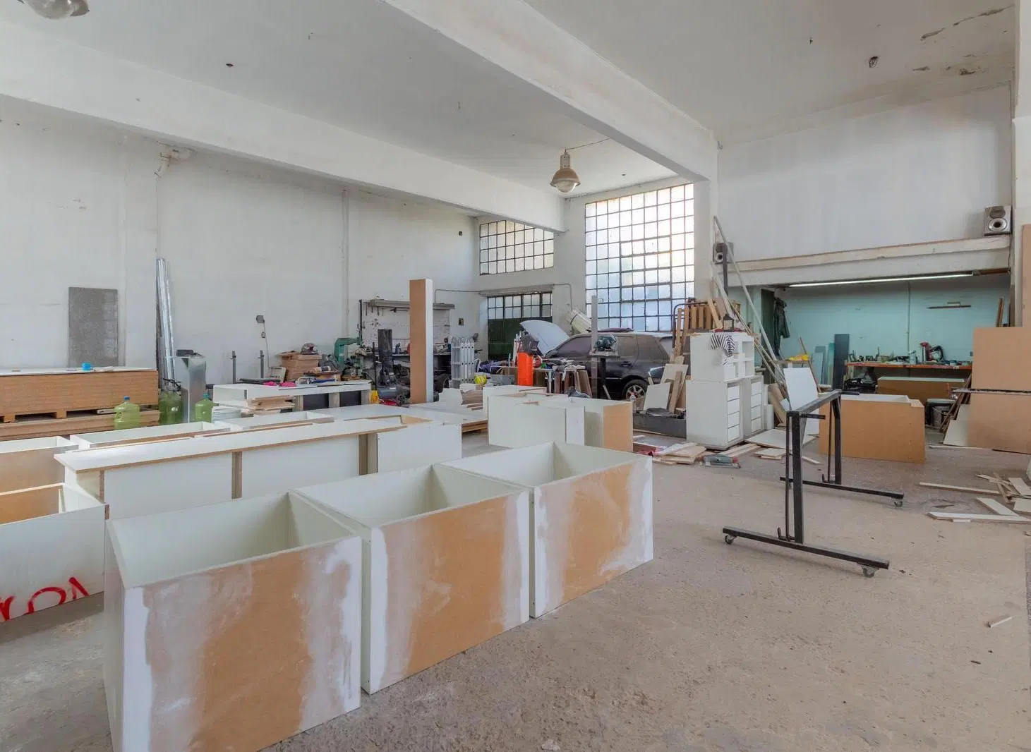 VENTA Galpón doble altura con oficina Villa Lynch PERMUTA 3
