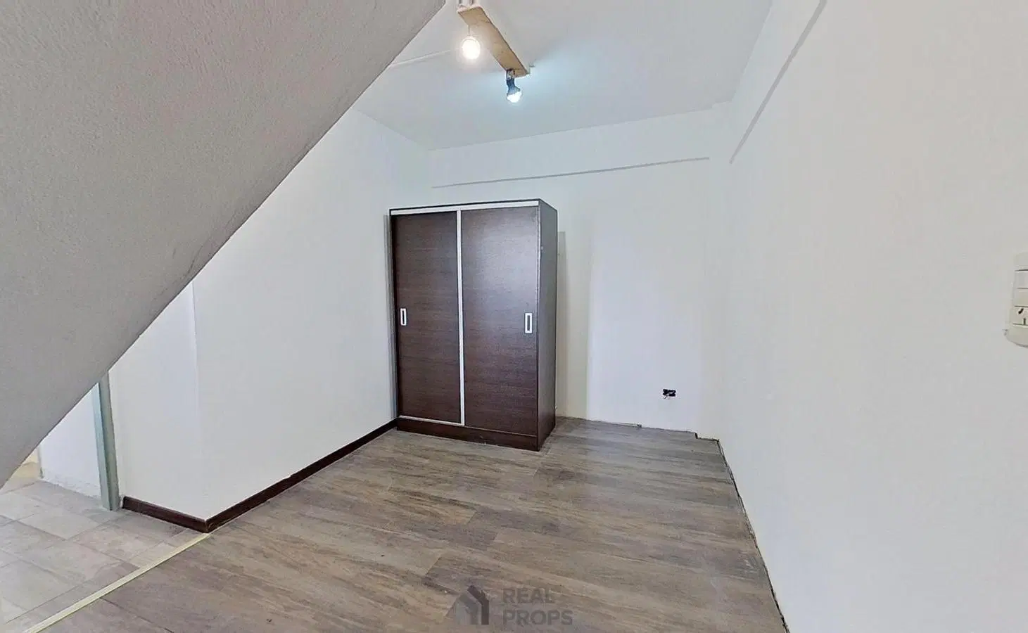 VENTA PH 3 AMBIENTES, AL FRENTE CON TERRAZA Y PARRILLA, EN VILLA BALLESTER 2