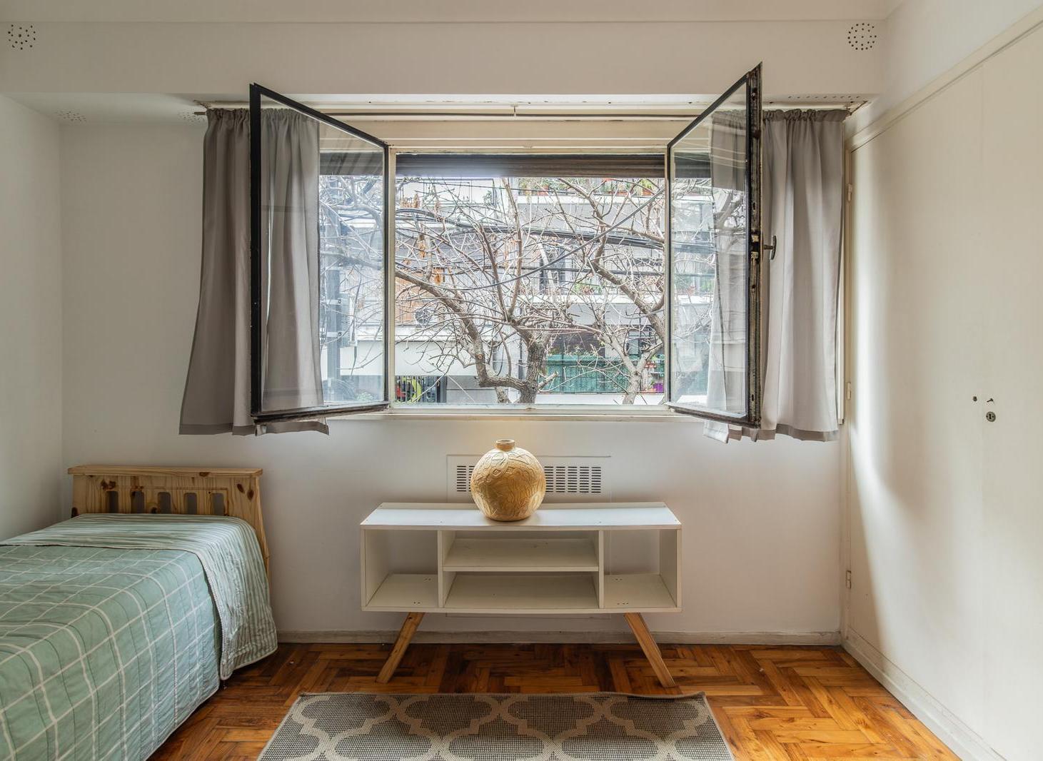 Departamento en venta de 3 ambientes con balcón corrido en Caballito