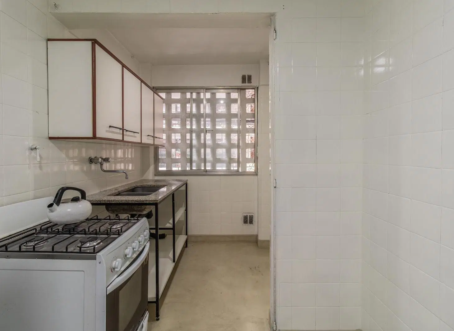 Departamento en venta de 3 ambientes con balcón corrido en Caballito 3