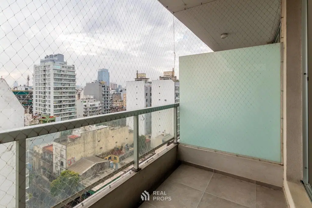 Departamento en Alquiler en Monserrat. Monoambiente muy luminoso con amenities. 4