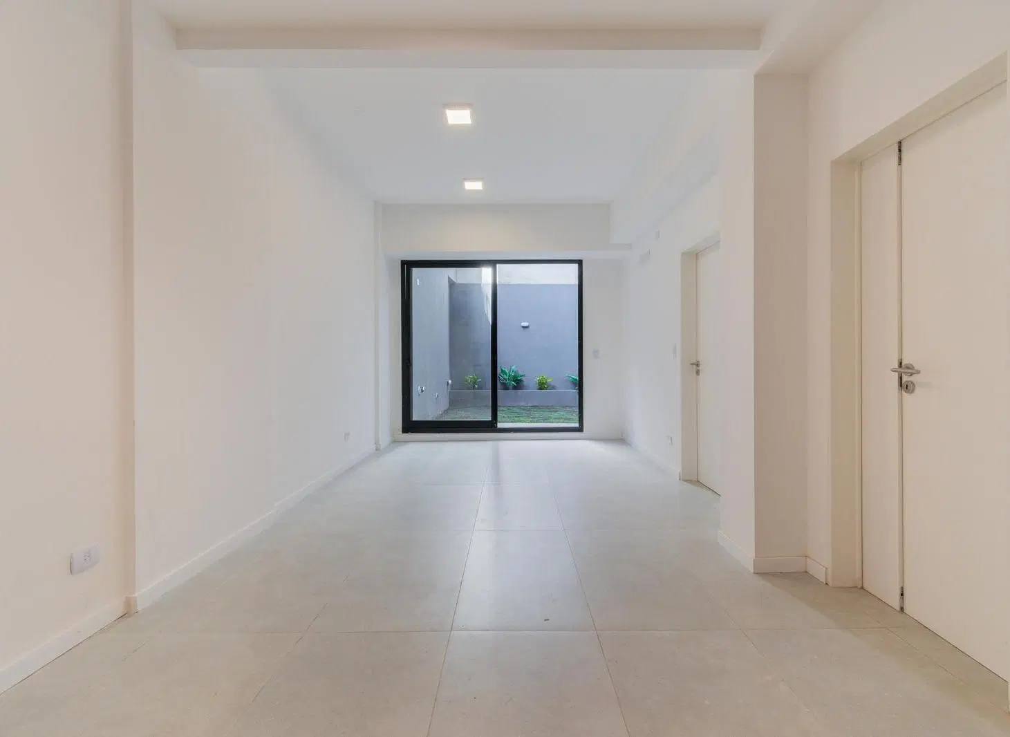 Departamento en venta, dos ambientes con patio en Almagro 5
