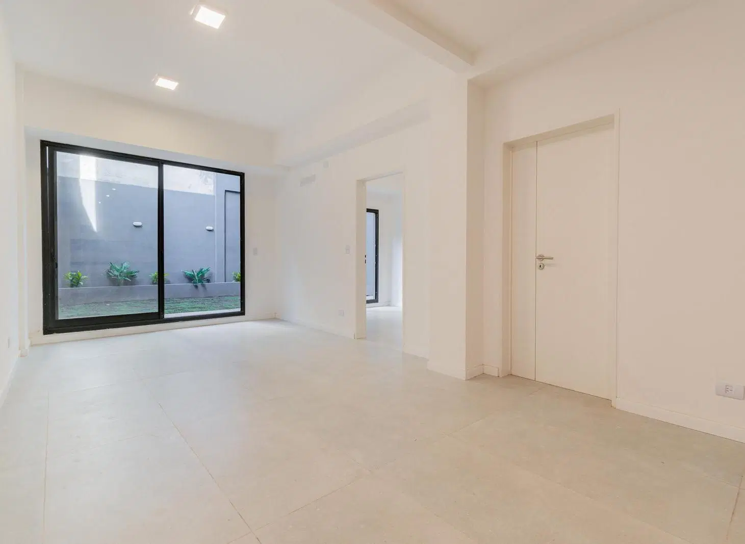Departamento en venta, dos ambientes con patio en Palermo 2