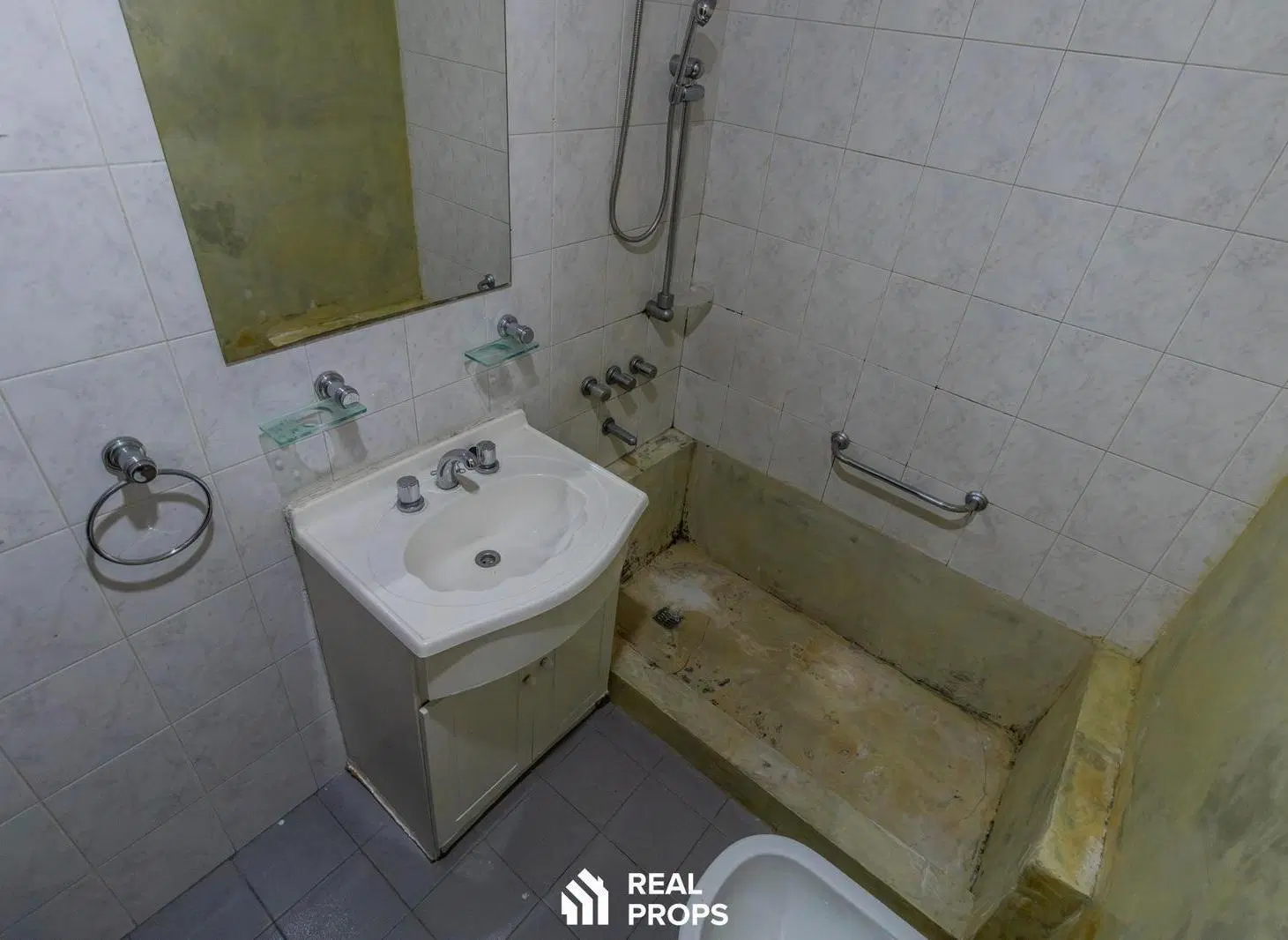 Departamento en venta de dos ambientes con balcón y piscina en Caballito 2