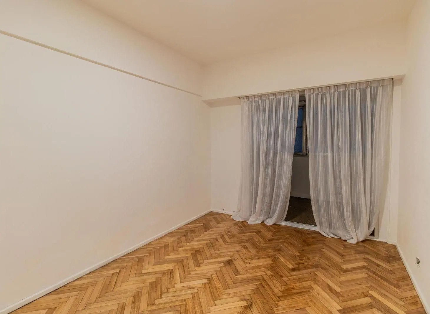 Alquiler departamento de 2 ambientes con balcón al frente en Almagro 8