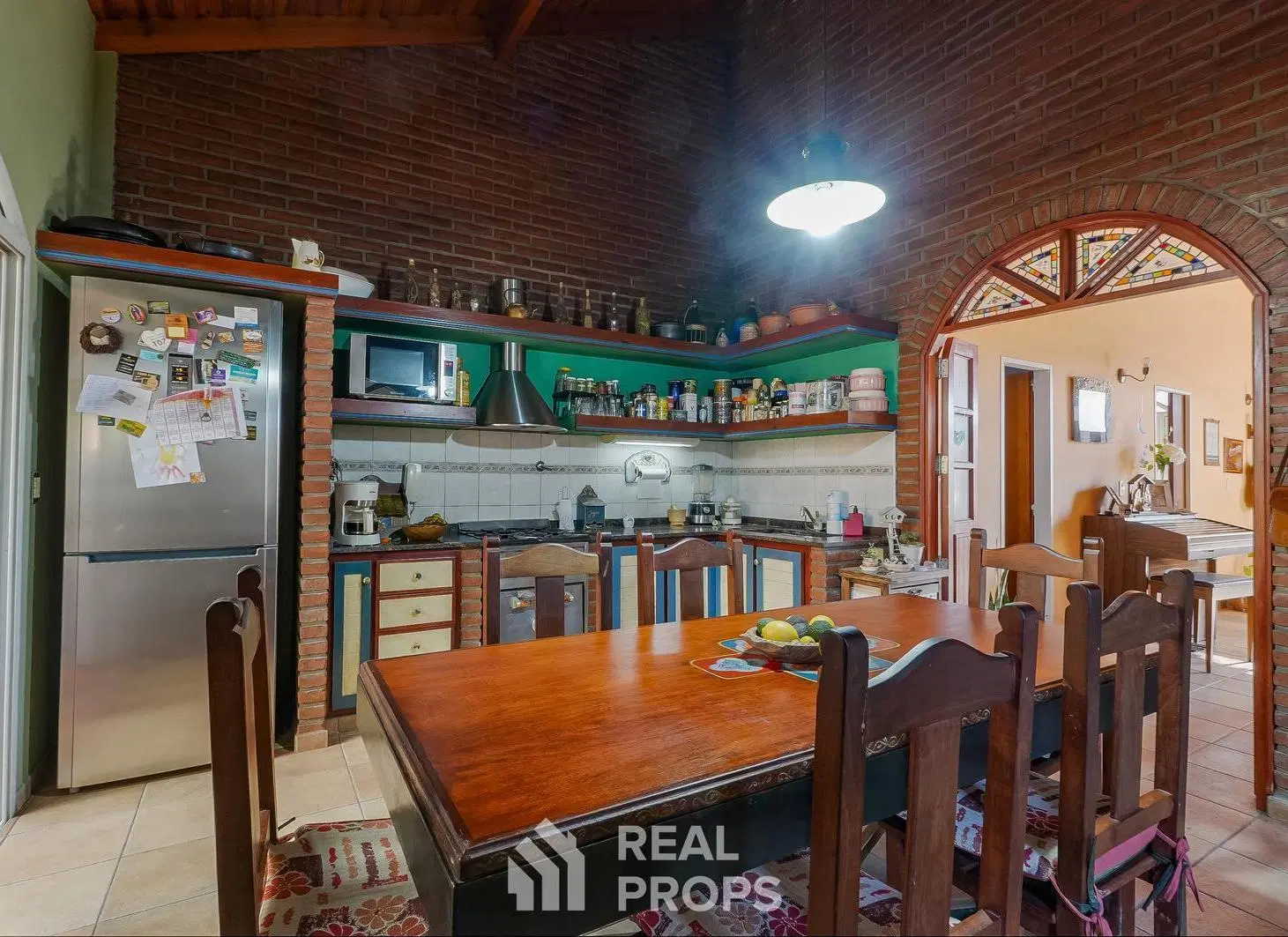 Venta de Casa de 4 ambientes con garaje y parque en Berazategui 4
