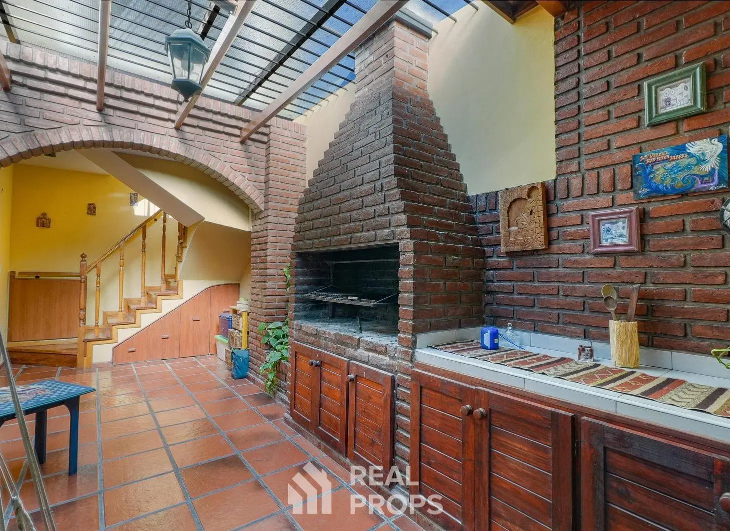 Venta de Casa de 4 ambientes con garaje y parque en Berazategui 5