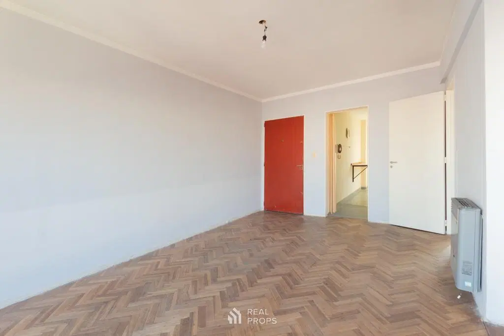 Departamento tres ambientes y balcón en venta en Monserrat 8