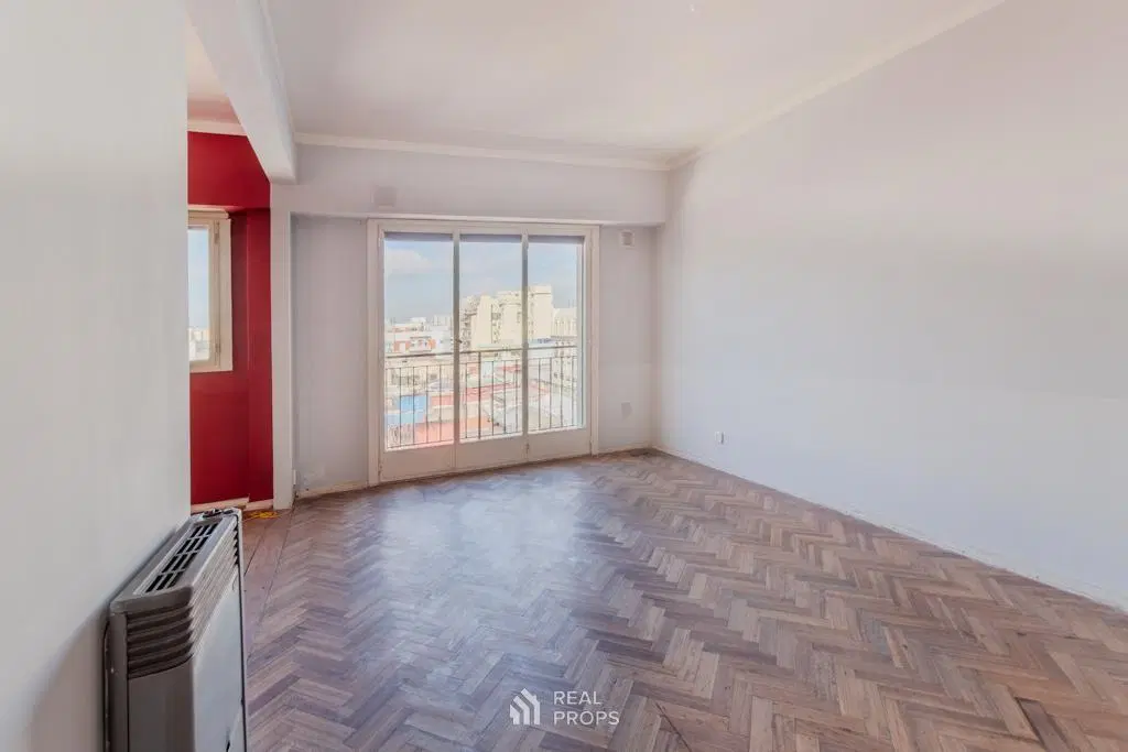 Departamento tres ambientes y balcón en venta en Monserrat 4