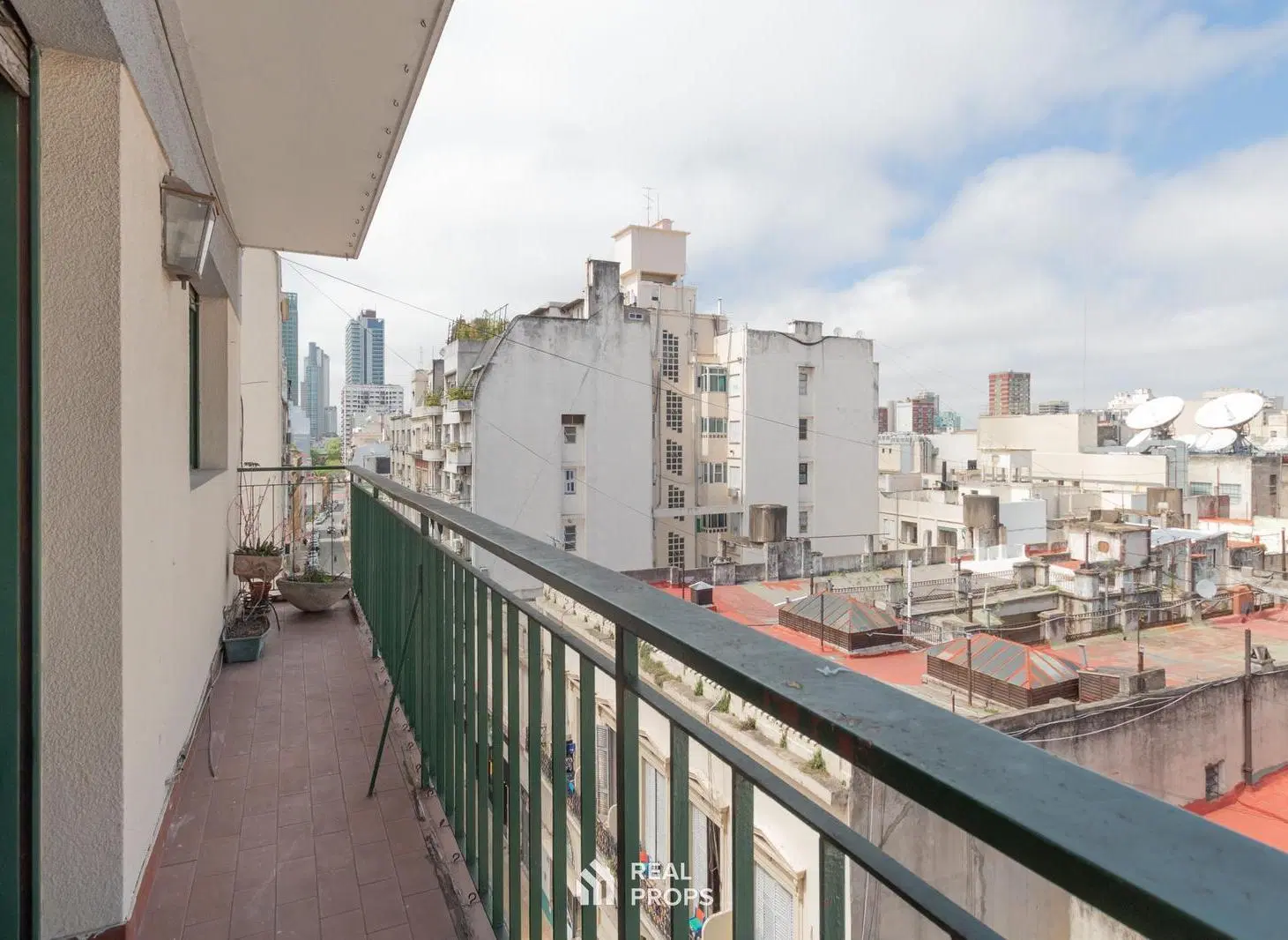 Departamento tres ambientes y balcón en venta en Monserrat 5