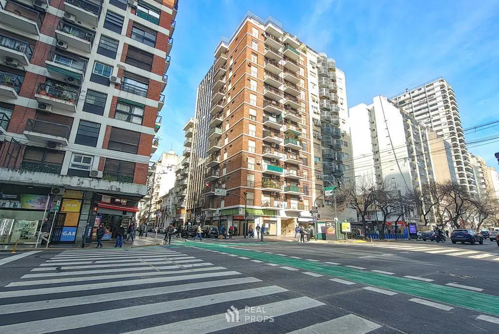 Alquiler Departamento 3 ambientes en Recoleta, renovado luminoso y con balcon al frente 4