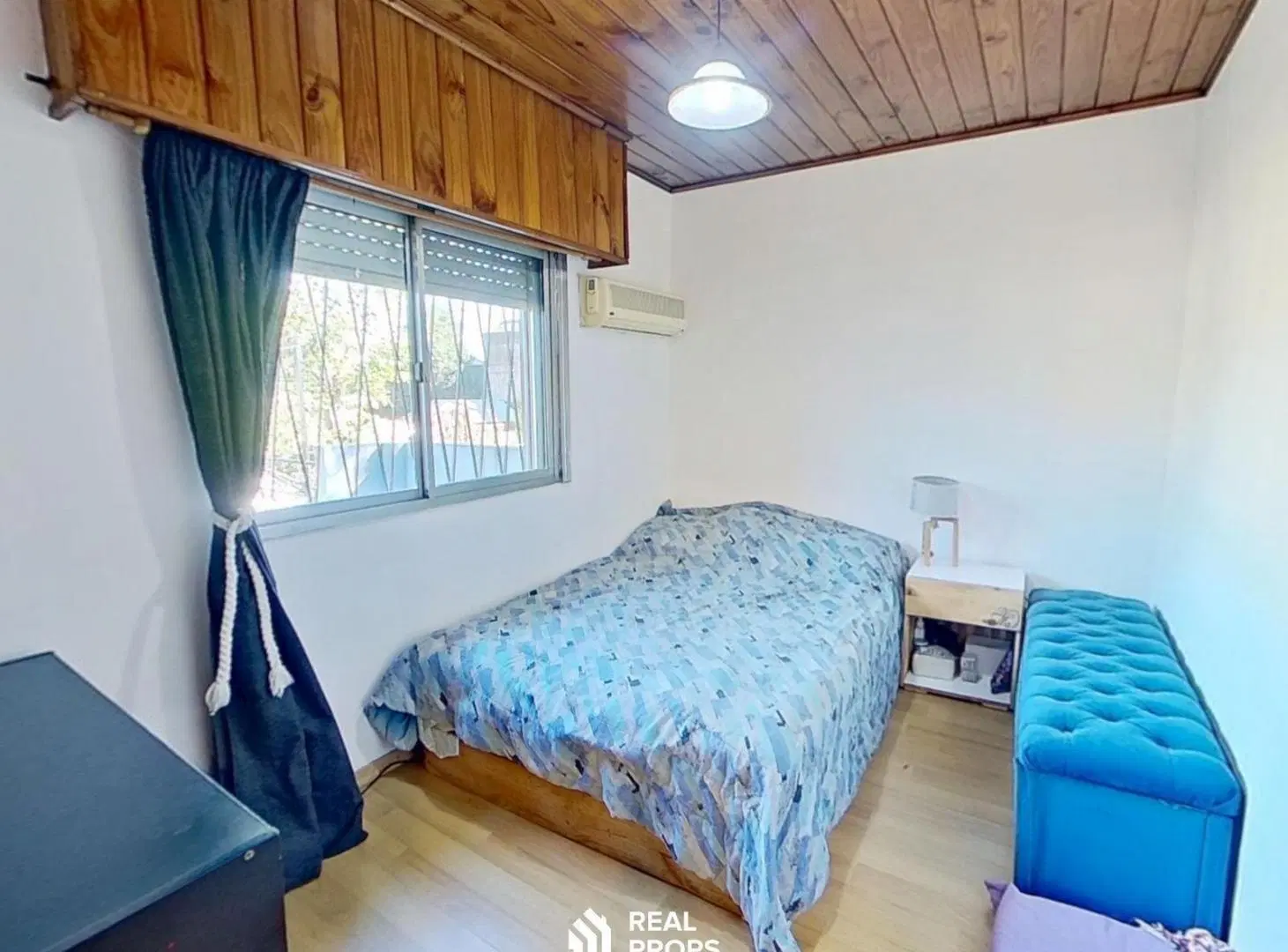 Venta Casa Hurlingam 2 Plantas con Pileta y 3 cocheras 8