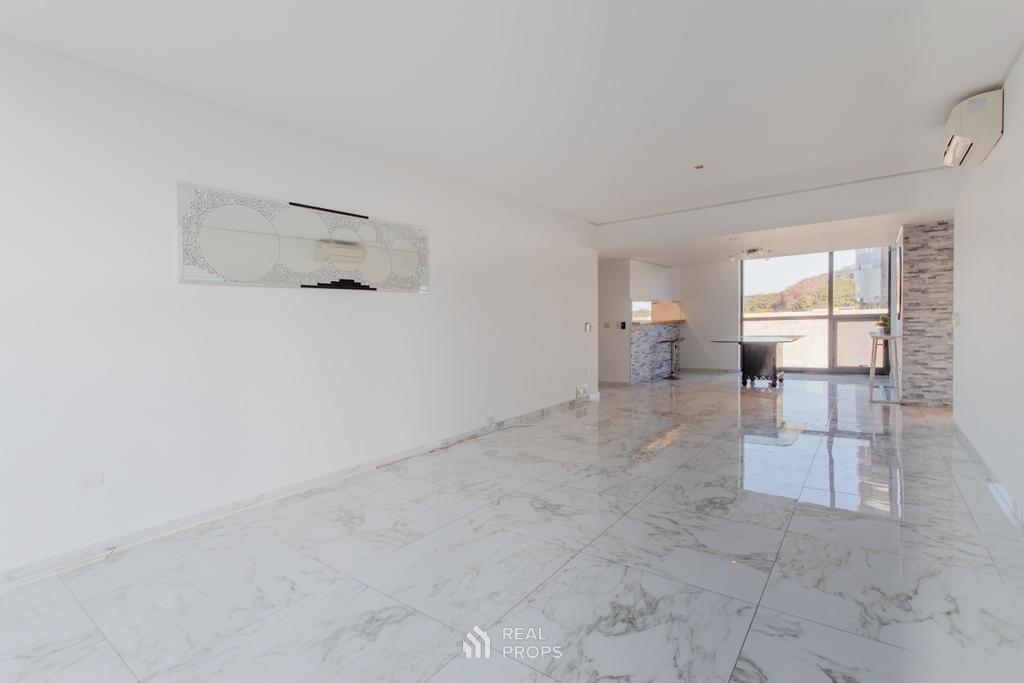 Foto de Departamento de 3 Ambientes con Balcón y Cochera en Alquiler en, imagen 2