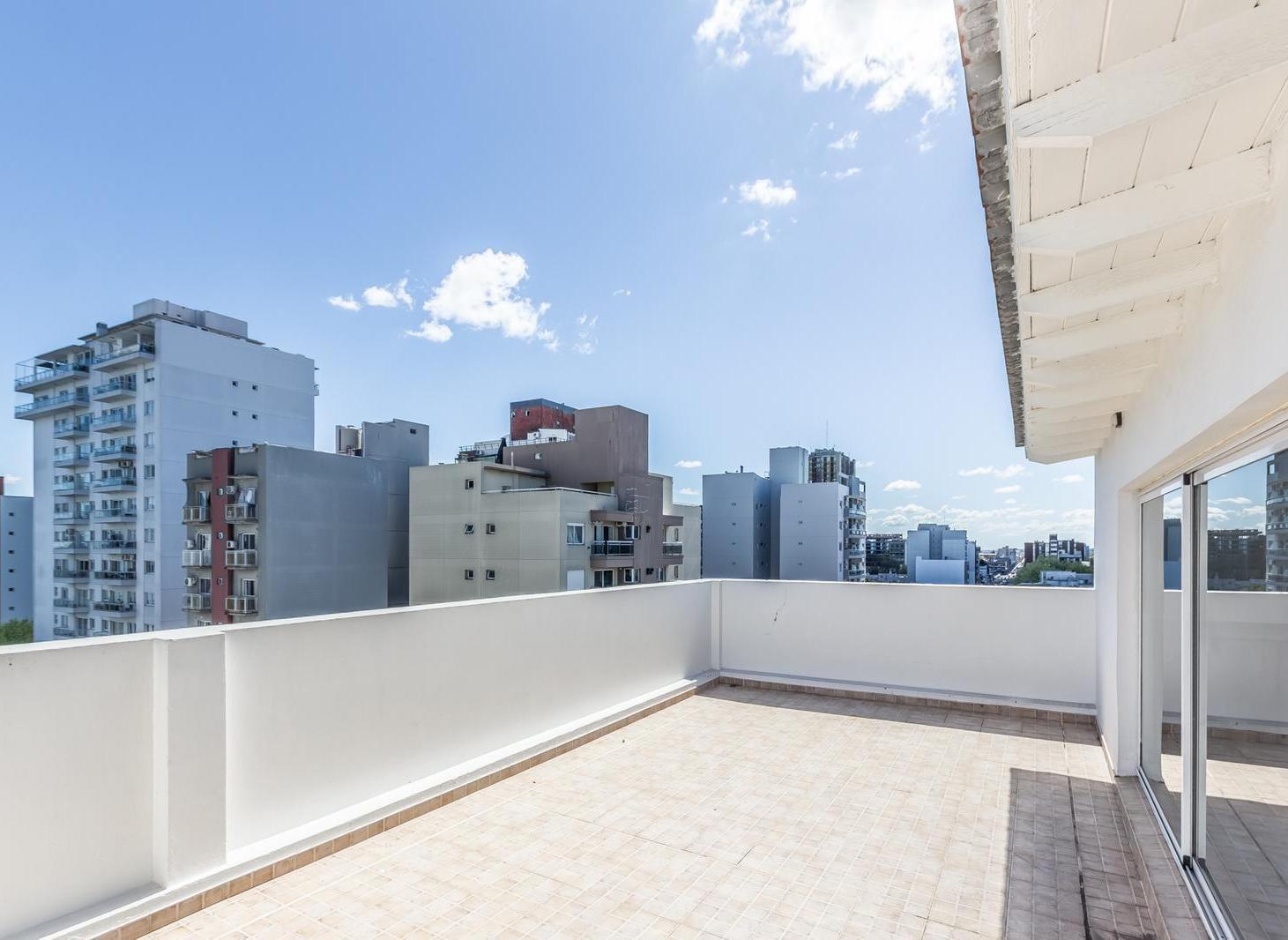 Foto de Duplex en venta de 5 ambientes con balcón corrido, quincho con parrilla y terraza, en Caseros, imagen 3