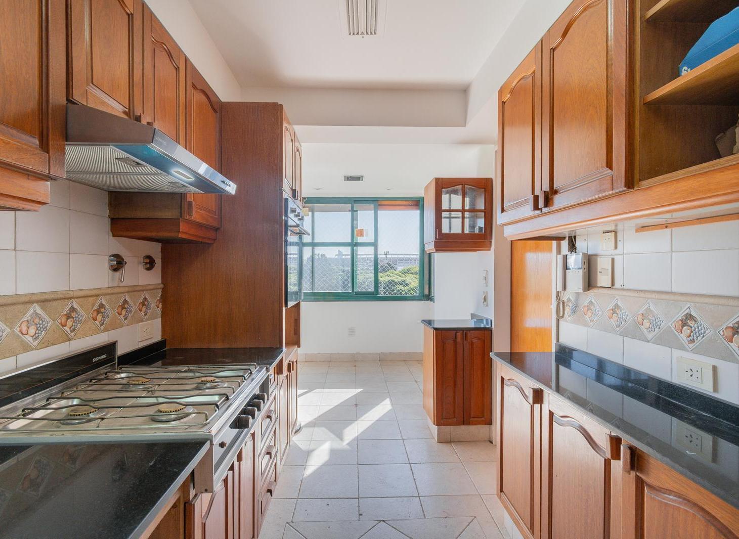 Foto de Alquiler Departamento Piso de 3 Ambientes con 2 Cocheras y Dependencia, imagen 3