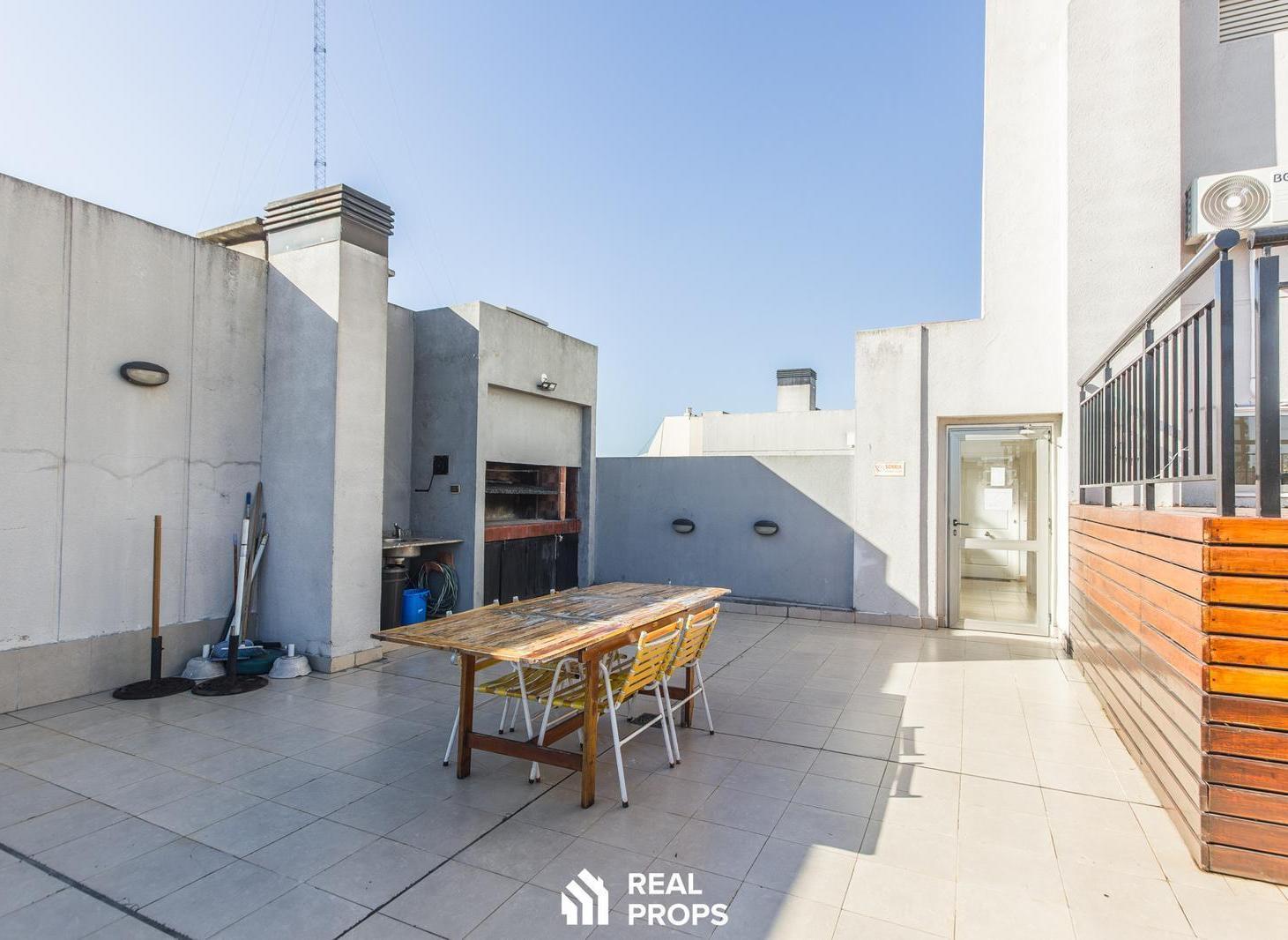 Foto de VENTA MONOAMBIENTE CON BALCÓN, COCHERA, PILETA Y PARRILLA EN FLORES, imagen 4