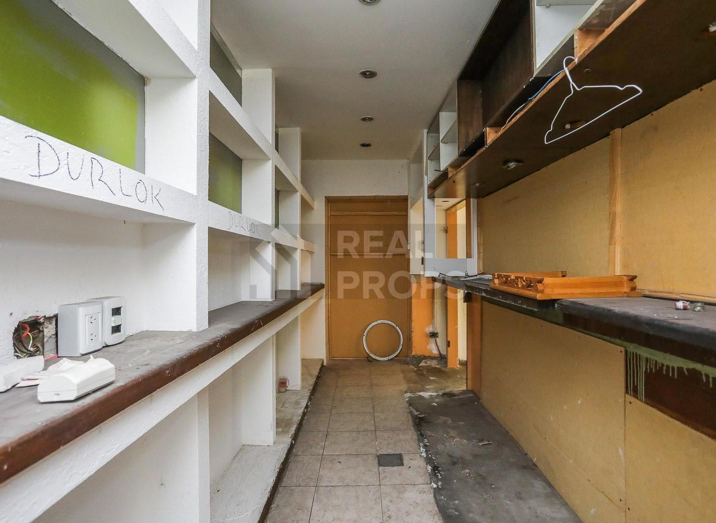Foto de Local en venta en Barracas, a una cuadra de Av. Montes de Oca, apto, imagen 4
