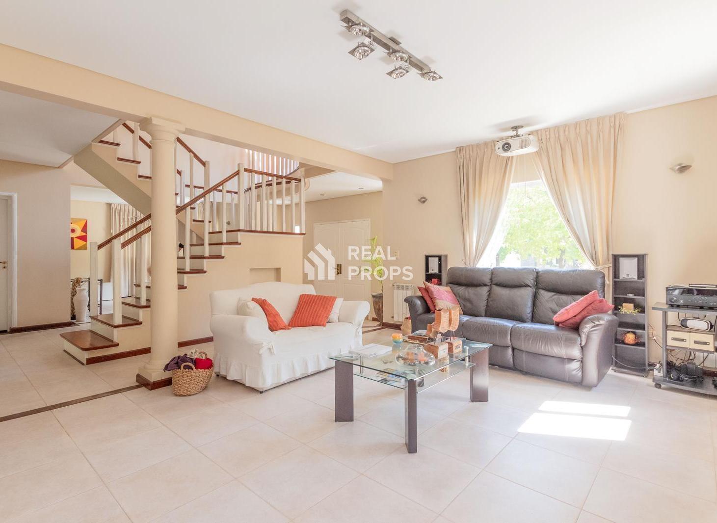 Foto de Casa en venta barrio cerrado privado Septiembre 7 ambientes Escobar, imagen 1