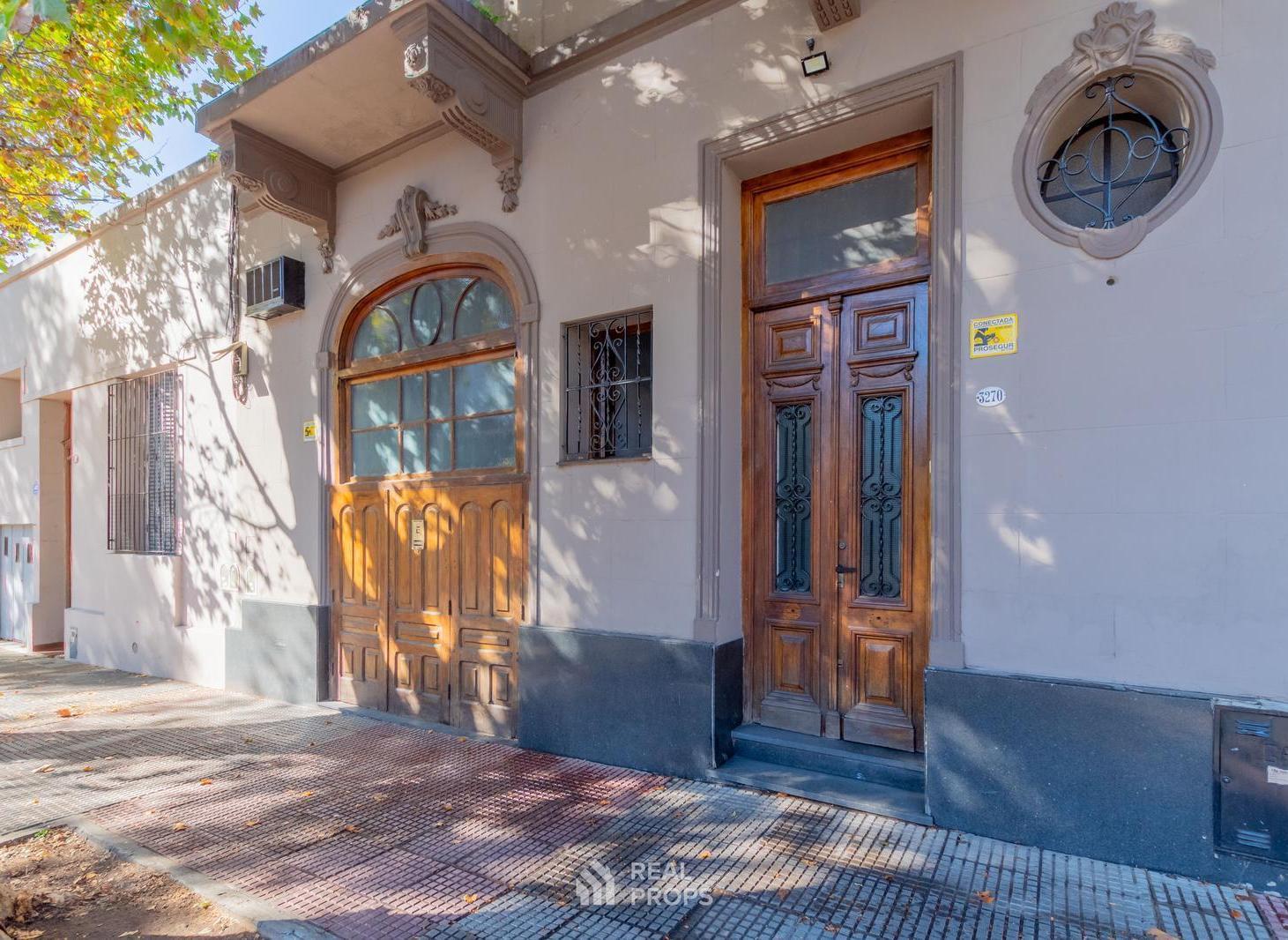 Foto de Casa 7 ambientes con jardín y garage en venta en Flores, imagen 4