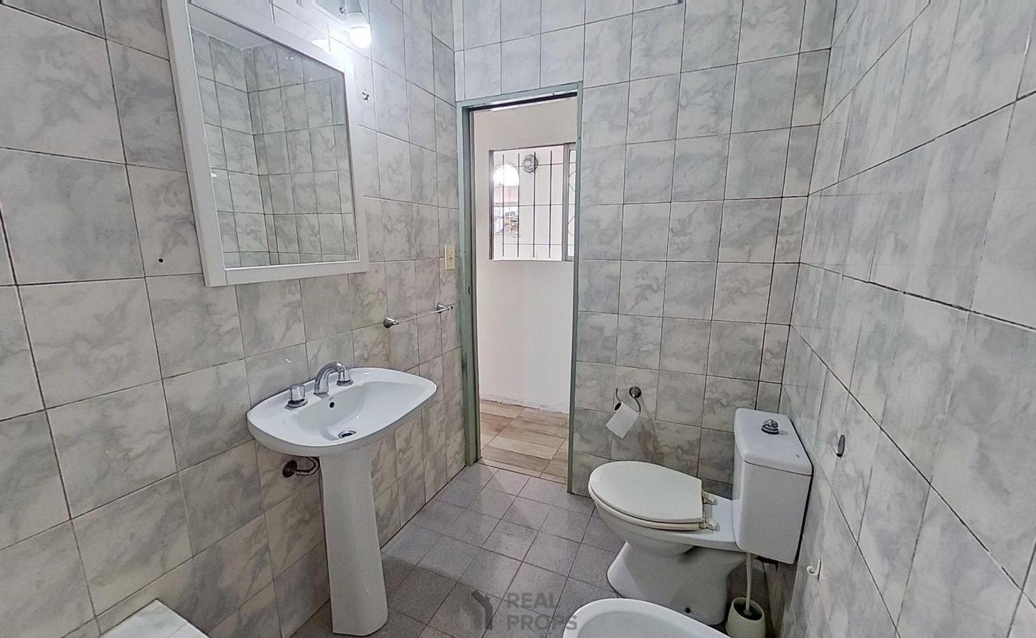 Foto de VENTA PH 3 AMBIENTES, AL FRENTE CON TERRAZA Y PARRILLA, EN VILLA, imagen 3
