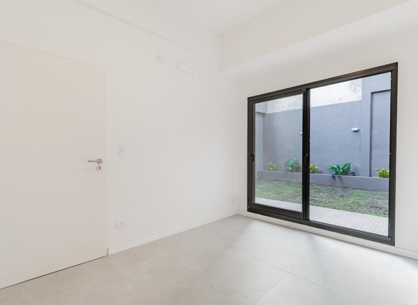 Foto de Departamento en venta, dos ambientes con patio en Caballito, imagen 2