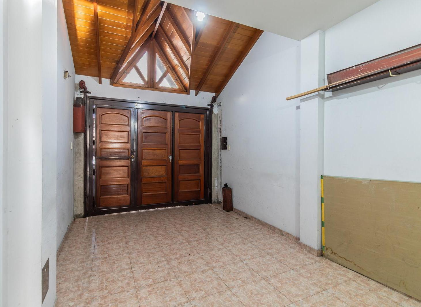 Foto de Casa en venta de 4 ambientes con jardín, suite y cochera cubierta en, imagen 4