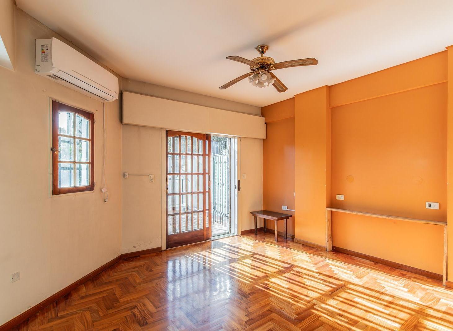 Foto de Casa en venta de 4 ambientes con jardín, suite y cochera cubierta en, imagen 3