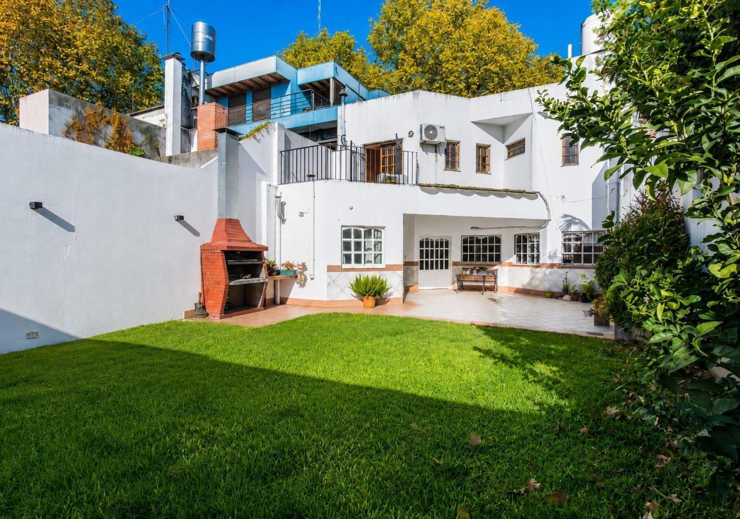 Foto de Casa en venta de 4 ambientes con jardín, suite y cochera cubierta en, imagen 1