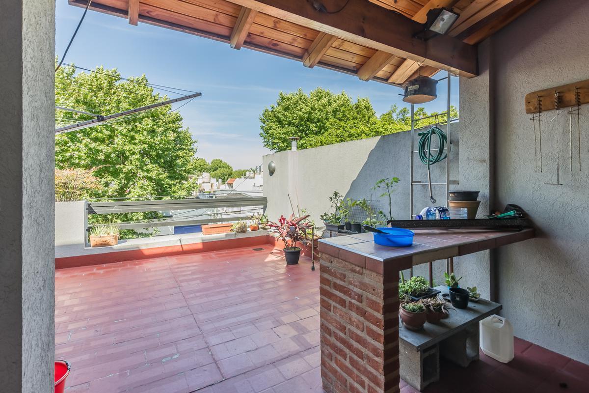 Foto de Venta-Tríplex 5 ambientes en Monte Castro-Entrada independiente, Patio, imagen 1