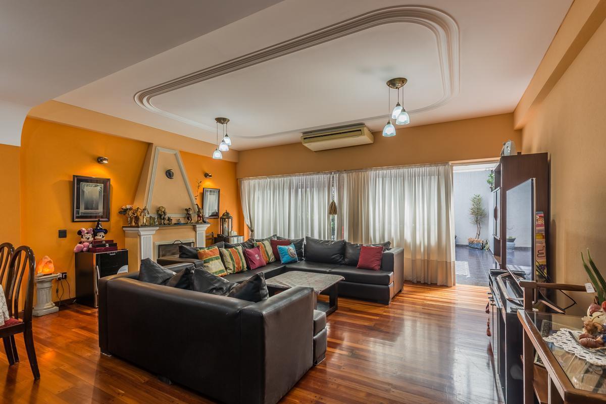 Foto de Venta-Tríplex 5 ambientes en Monte Castro-Entrada independiente, Patio, imagen 4