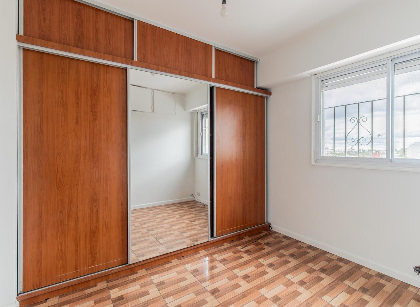 Foto de Venta Departamento de 4 ambientes con guarda coche en Monte Castro, imagen 2